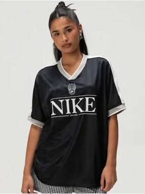 Nike Sportswear women's short-sleeve jersey t-shirt new with tags size large